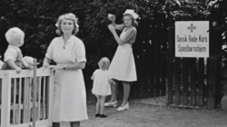 En reportagefilm om Dansk Røde Kors